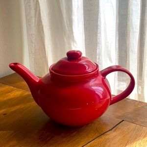 Retro Teapot in perfect condition. NWOT